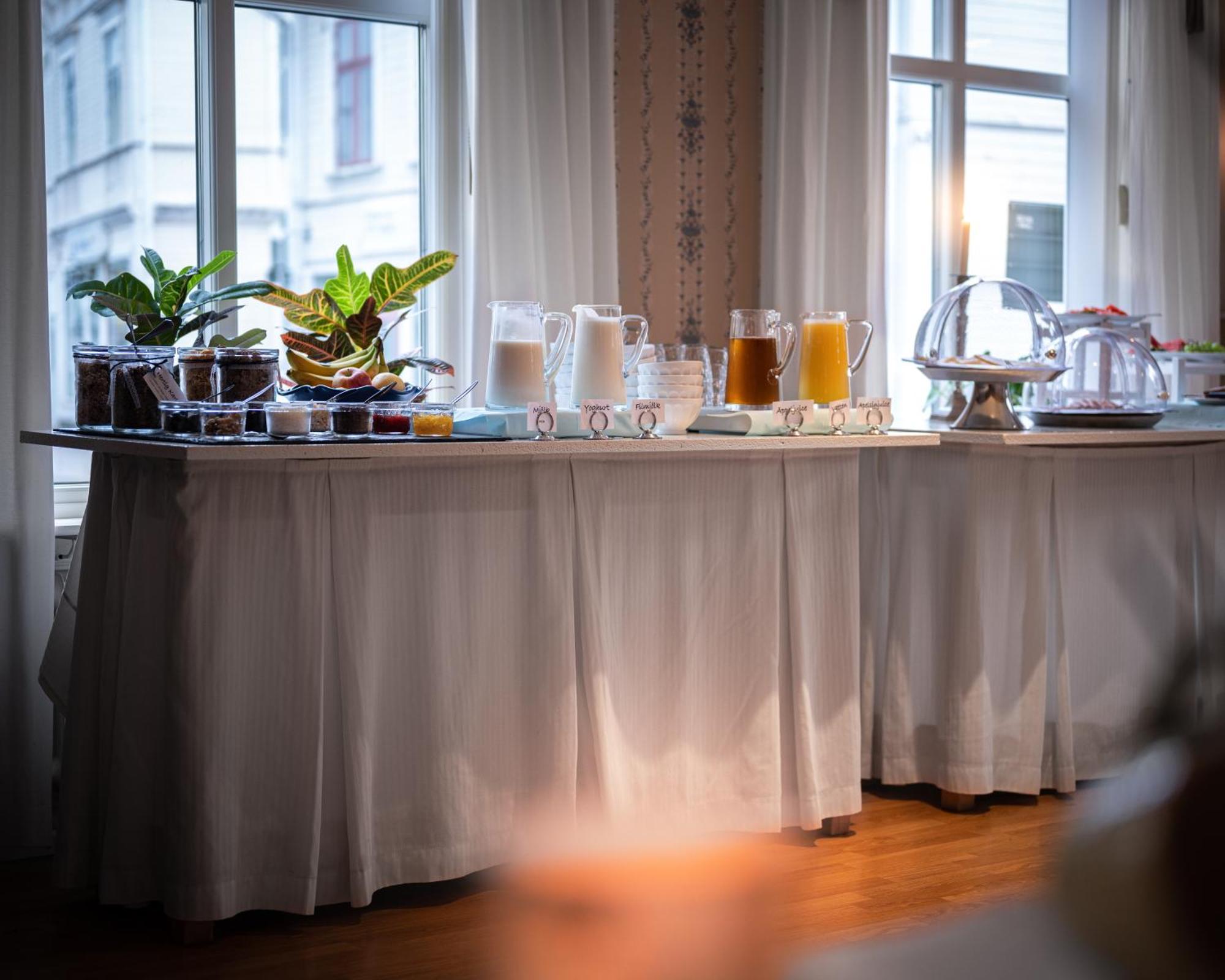 Hotell Hertig Karl Filipstad Bagian luar foto