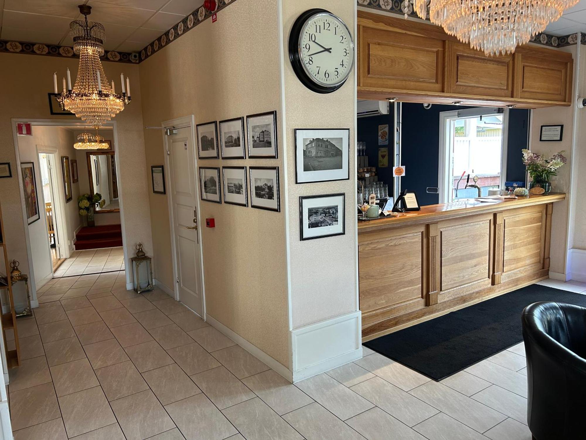 Hotell Hertig Karl Filipstad Bagian luar foto